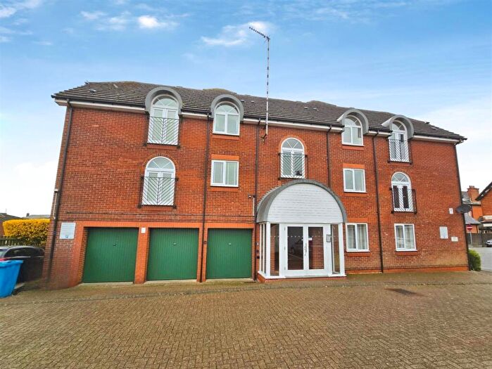 2 Bedroom Flat To Rent In Eskdail Place, Kettering, NN16