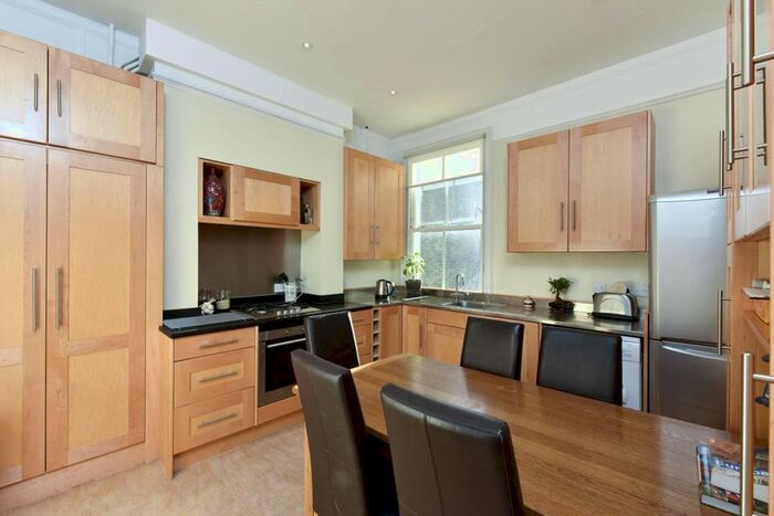3 Bedroom Flat To Rent In Shandon Road, Abbeville Village, London, SW4