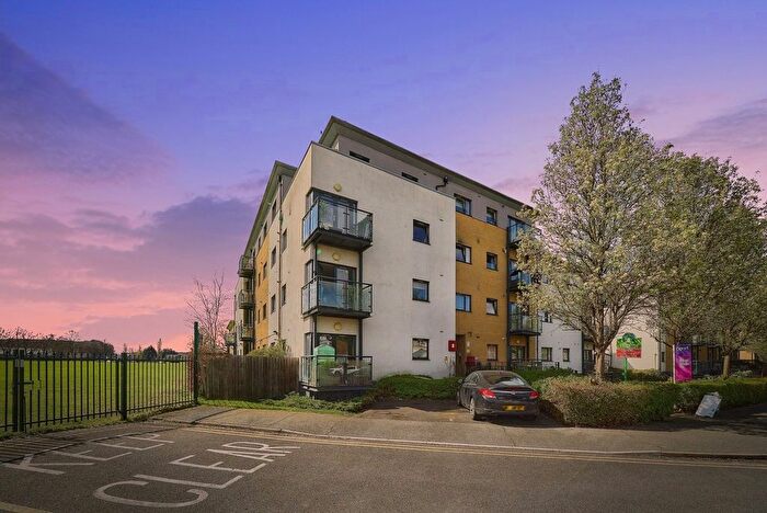 1 Bedroom Flat For Sale In Cottons Approach, Romford, RM7
