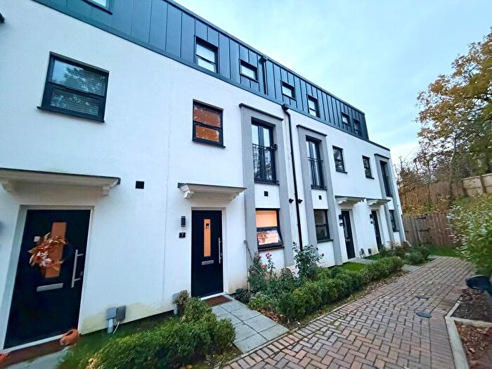 3 Bedroom House To Rent In Broadoaks Mews, Solihull, B91