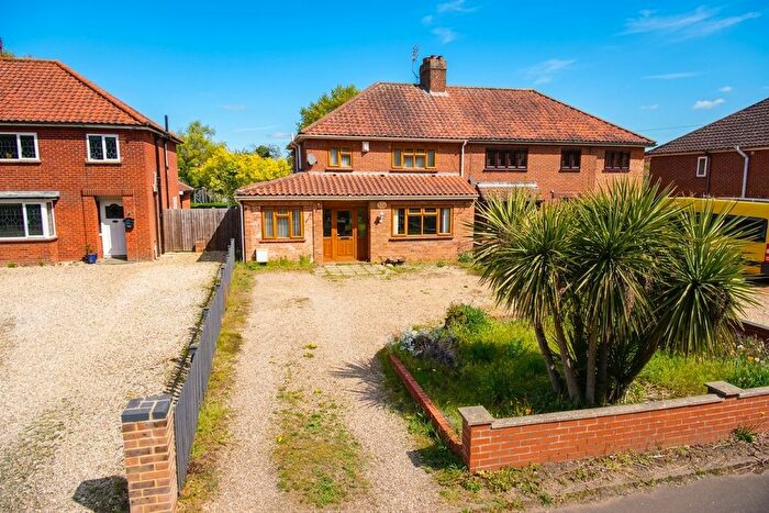 4 Bedroom Semi-Detached House For Sale In Dereham Road, New Costessey, Norwich, NR5