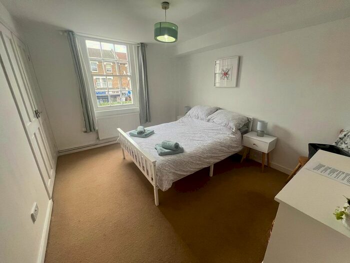 1 Bedroom Flat To Rent In Hamilton Mews, A Bruce Grove, London, N17