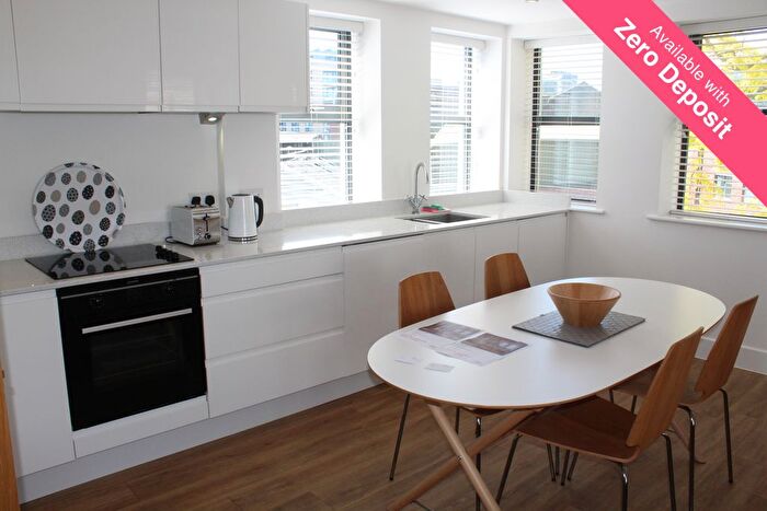 2 Bedroom Flat To Rent In Orchard Place, Southampton, SO14