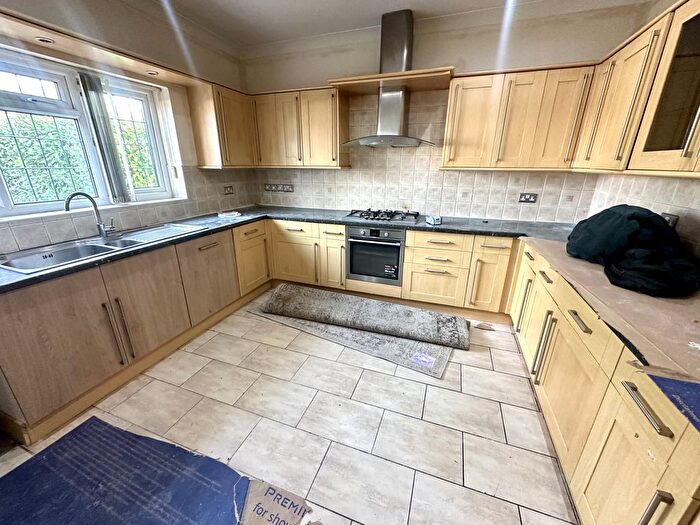 5 Bedroom Semi-Detached House To Rent In Sherborne Avenue, Southall, Greater London, UB2