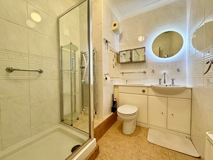 2 Bedroom Apartment To Rent In Auburn Mansions, Poole, BH12