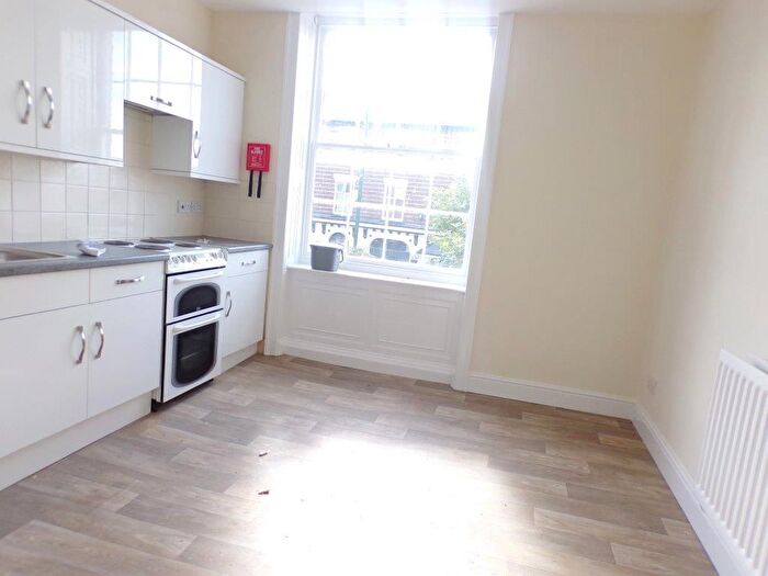 3 Bedroom Flat To Rent In - St. Peters Square, Ruthin, LL15