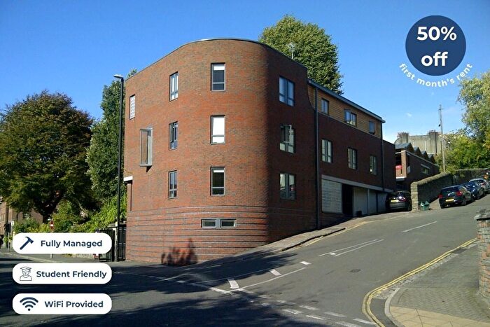 3 Bedroom Flat To Rent In Ambra Vale South, Bristol, BS8