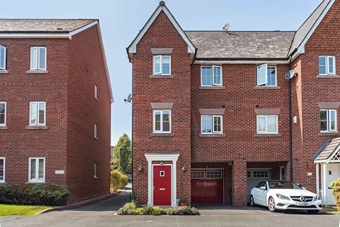 3 Bedroom Town House For Sale In Farcroft Close, Lymm, WA13
