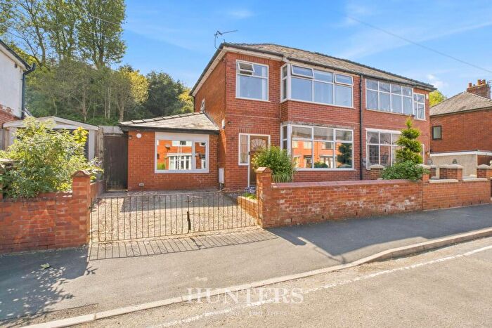 3 Bedroom Semi-Detached House For Sale In Mill Fold Road, Alkrington, Middleton, M24