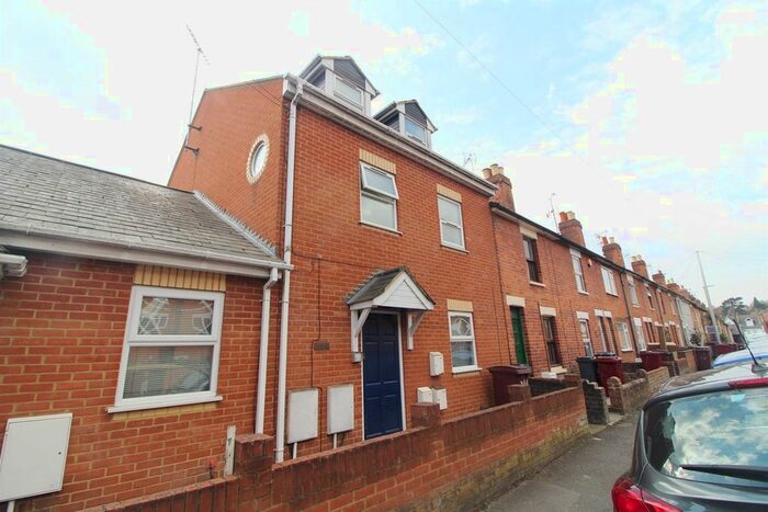1 Bedroom Flat To Rent In Beaufort Court, Reading, RG4