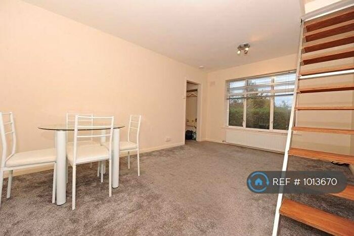 Studio To Rent In Hill Lane, Ruislip, HA4