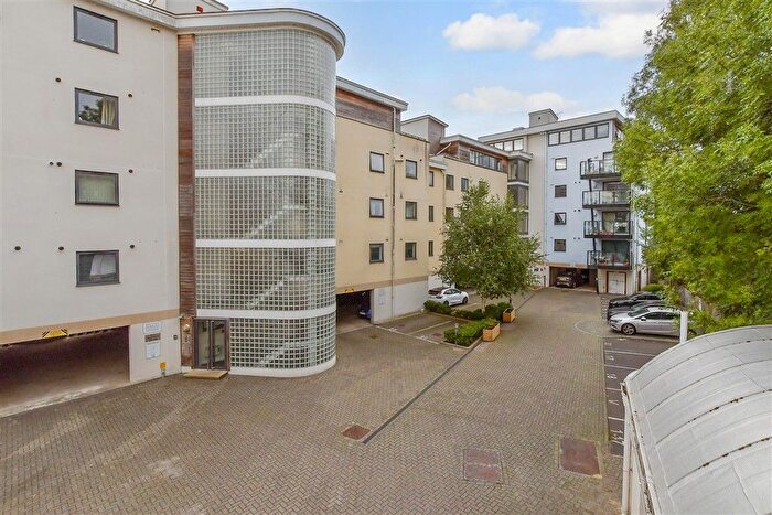 2 Bedroom Flat For Sale In Clifford Way, Maidstone, Kent, ME16