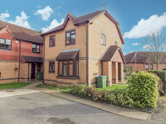 1 Bedroom Terraced House To Rent In Old Burrs, Aylesbury, Buckinghamshire, HP21