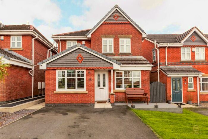 4 Bedroom House To Rent In Beaumont Way, Darwen, BB3