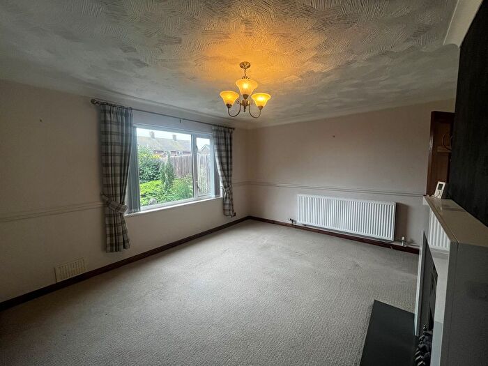 3 Bedroom Semi-Detached House To Rent In Church Lane, Chesterfield, S44