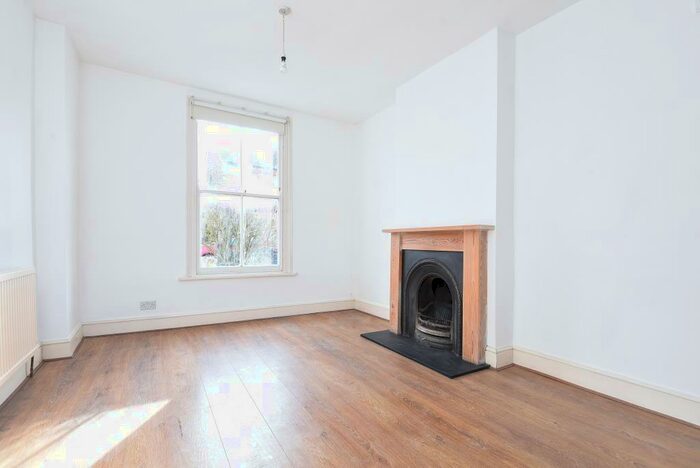 3 Bedroom Semi-Detached House To Rent In Trinity Road, London, N2