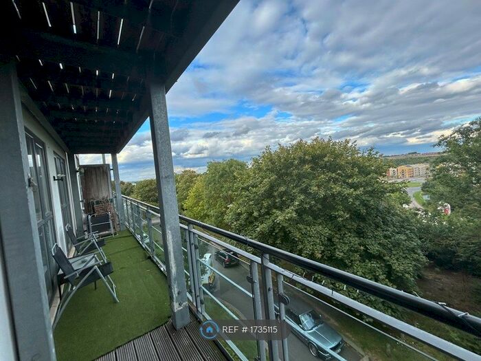 2 Bedroom Flat To Rent In Vantage Point, Greenhithe, DA9