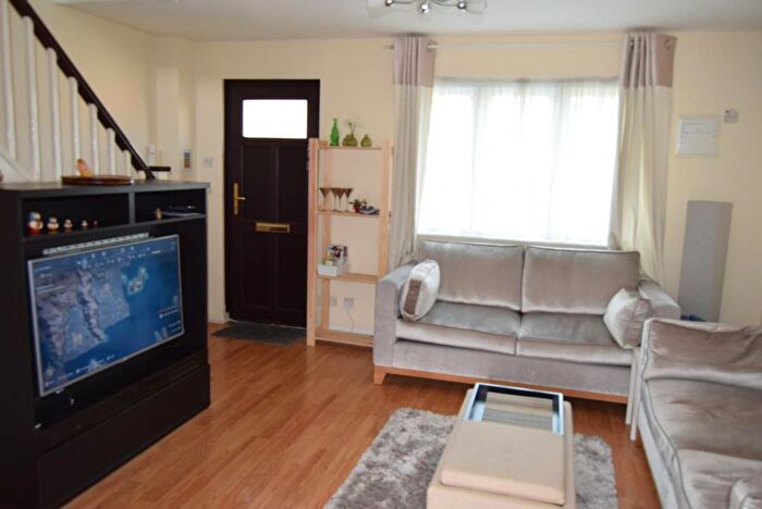 3 Bedroom Semi-Detached House To Rent In Heathlands Way, Hounslow, TW4