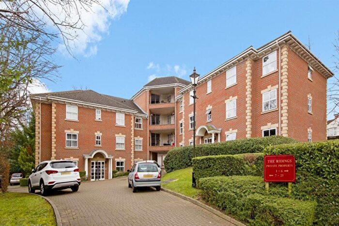 2 Bedroom Apartment To Rent In The Ridings, Snaresbrook, E11