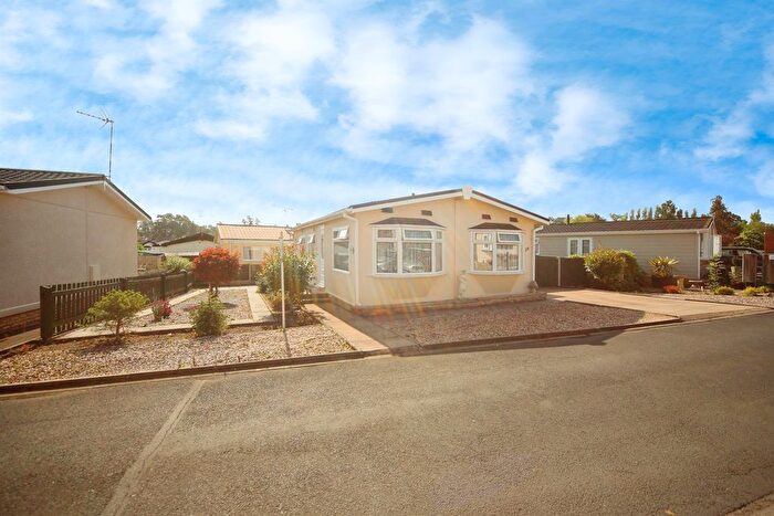 2 Bedroom Park Home For Sale In Wootton Hall, Wootton Wawen, Henley-In-Arden, B95