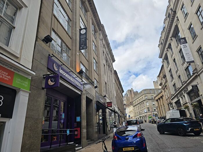 2 Bedroom Flat To Rent In Bennetts Hill, B2