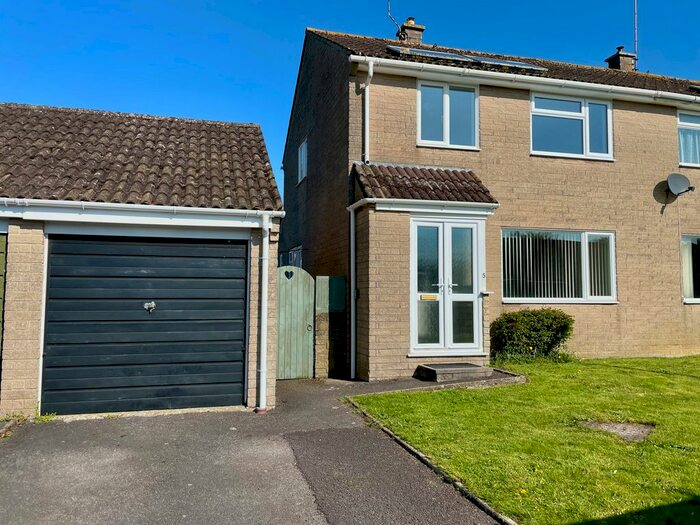 3 Bedroom Semi-Detached House To Rent In Lawrence Hayes, Wincanton, BA9