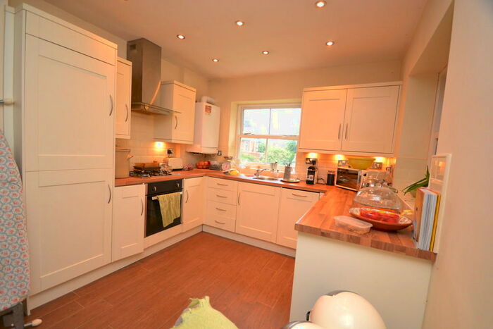 2 Bedroom Flat To Rent In Elm Avenue, Beeston, NG9