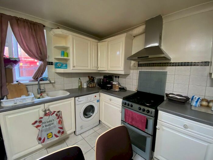 5 Bedroom Town House To Rent In Lucorn Close, London, SE12