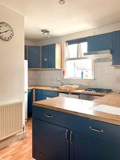 1 Bedroom Flat To Rent In Burdett Road, Mile End, E3