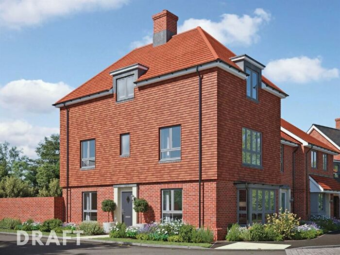 4 Bedroom Town House For Sale In Brockhills Lane, New Milton, BH25