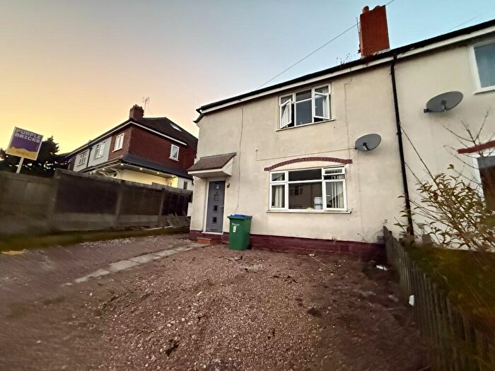 3 Bedroom Semi-Detached House To Rent In Longbank Road, Oldbury, West Midlands, B69