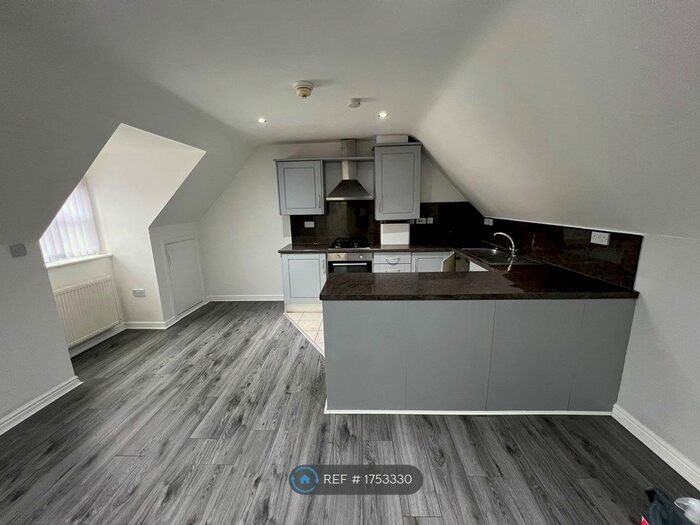 2 Bedroom Flat To Rent In Back Market Street, Newton-Le-Willows, WA12