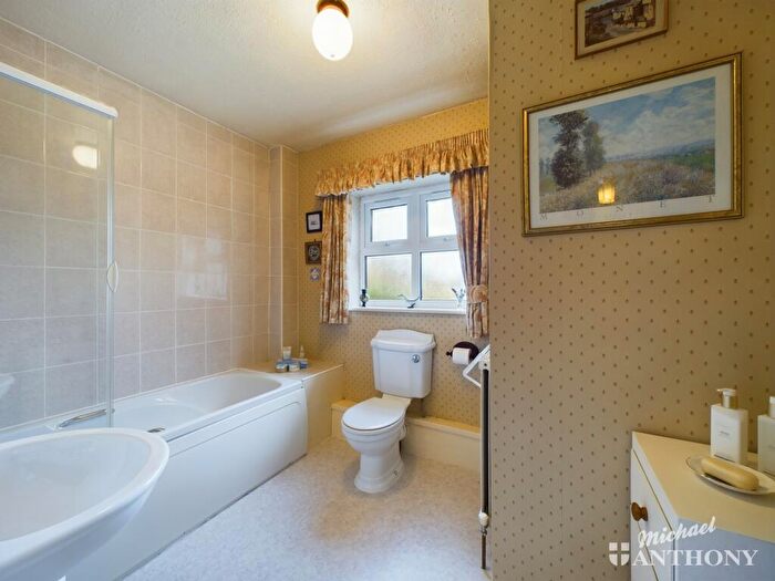 4 Bedroom Detached House For Sale In Old Farm Close, Horton, LU7