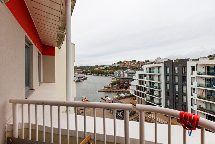 2 Bedroom Flat For Sale In The Crescent, Hannover Quay, BS1