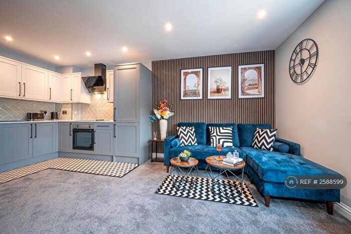 Studio To Rent In Old Town, Swindon, SN1