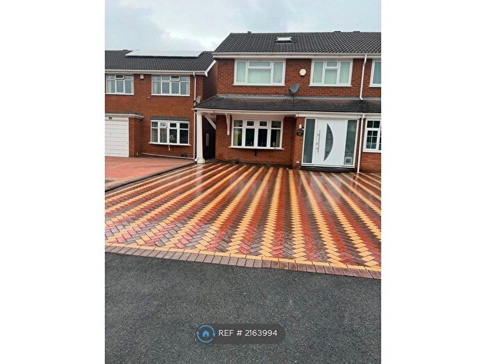 4 Bedroom Semi-Detached House To Rent In Lane Close, Walsall, WS2