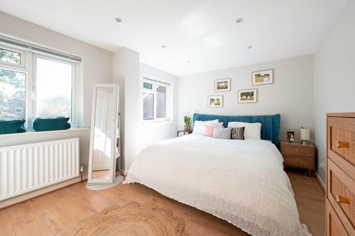 4 Bedroom Detached House For Sale In Netherby Park, Weybridge, KT13