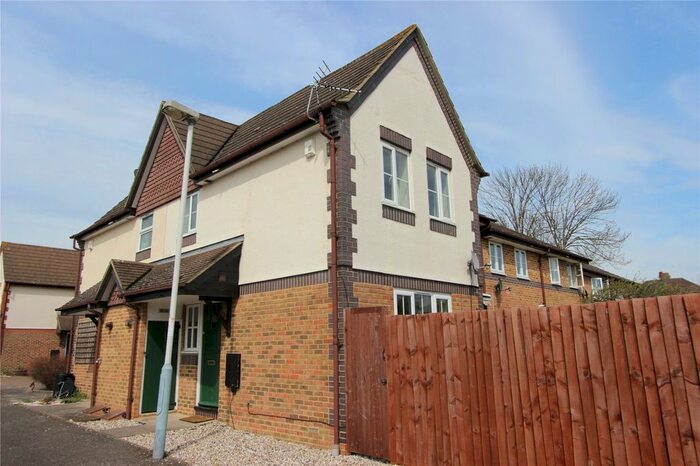 1 Bedroom Terraced House To Rent In Flemming Avenue, Ruislip, HA4