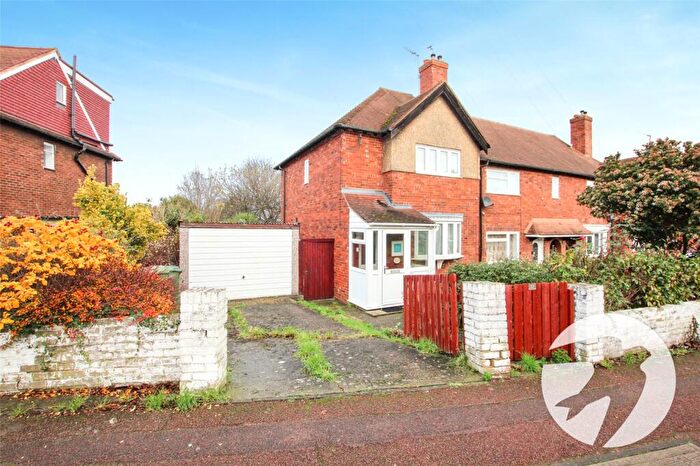 3 Bedroom End Of Terrace House For Sale In Gregory Crescent, London, SE9