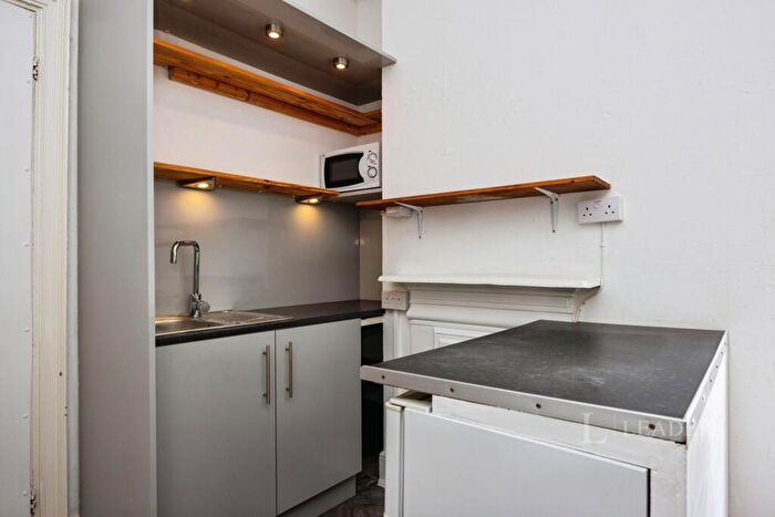 1 Bedroom House To Rent In Harvey Road, GU1
