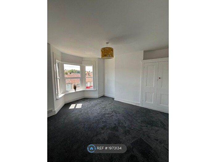 3 Bedroom Terraced House To Rent In Luton Road, Chatham, ME4