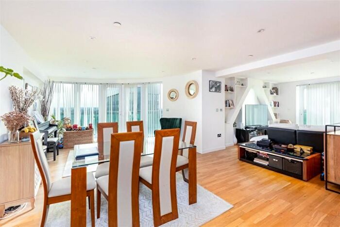 2 Bedroom Flat To Rent In Uxbridge Road, Ealing, W5