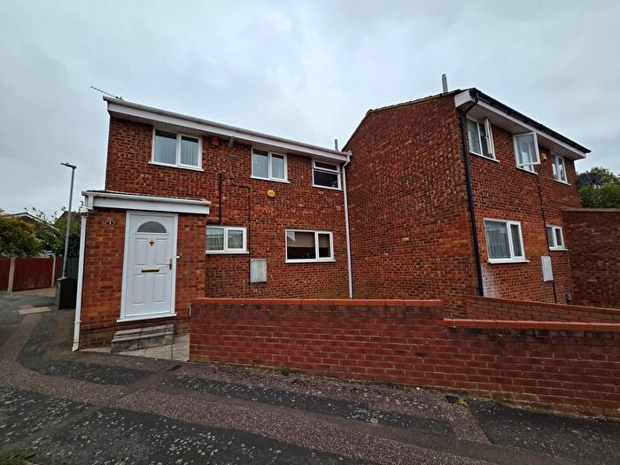 3 Bedroom Semi-Detached House To Rent In Heath Close, Luton, LU1