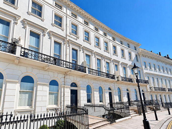 2 Bedroom Apartment For Sale In Adelaide Crescent, Hove, BN3