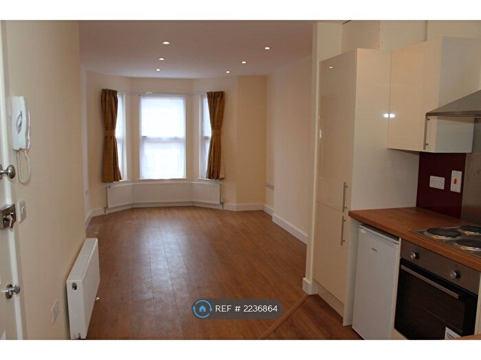 2 Bedroom Flat To Rent In Hide Road, Middlesex, HA1