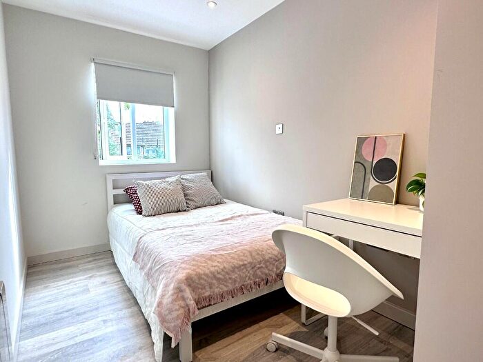 Studio To Rent In Bonner Hill Road, Kingston Upon Thames, Surrey, KT1