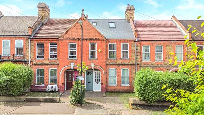 3 Bedroom Flat For Sale In Mersey Road, Walthamstow, London, E17