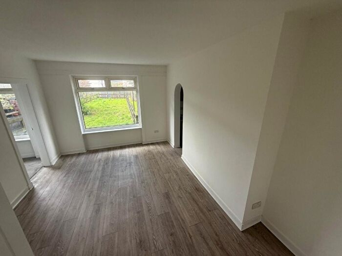 3 Bedroom Flat To Rent In Midcroft Avenue, Castlemilk, Glasgow, G44