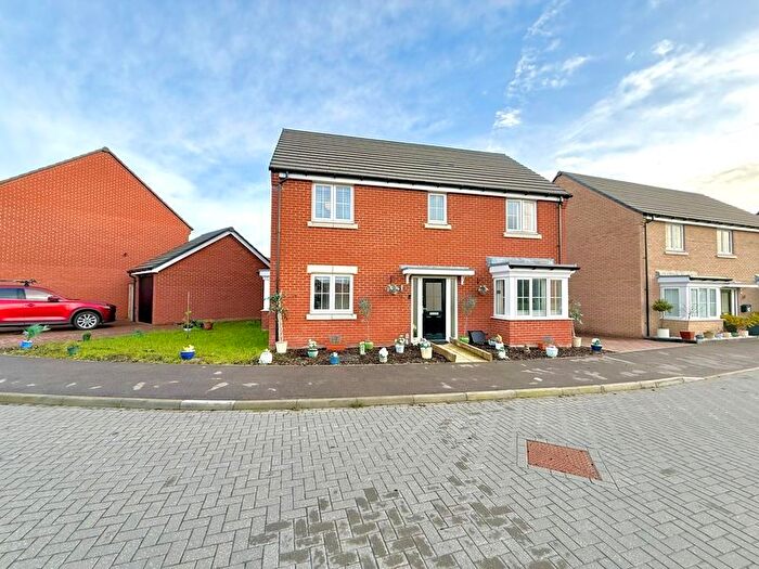 4 Bedroom Detached House For Sale In Deerhound Crescent, Bidwell, LU5