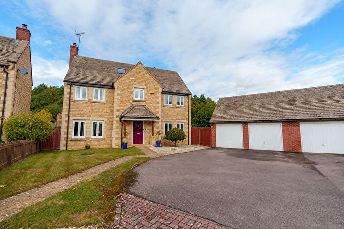 6 Bedroom Detached House For Sale In The Paddocks, Stanion, NN14